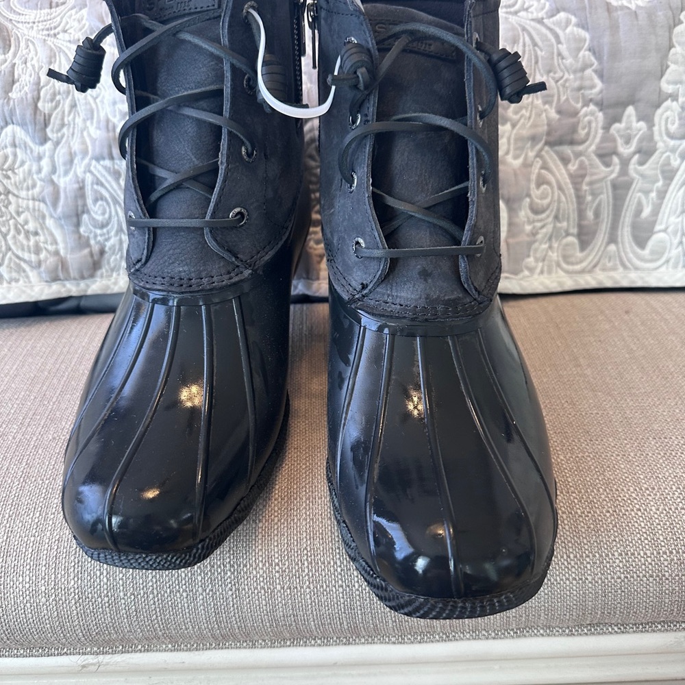 Women’s Sperry salt water snow boot - Picture 5 of 8